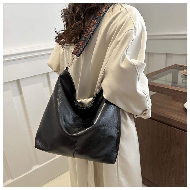 Bolso de mujer de moda bolso de cercanías 2024 nuevo bolso de hombro simple de gran capacidad retro versátil popular bolsa de mensajero