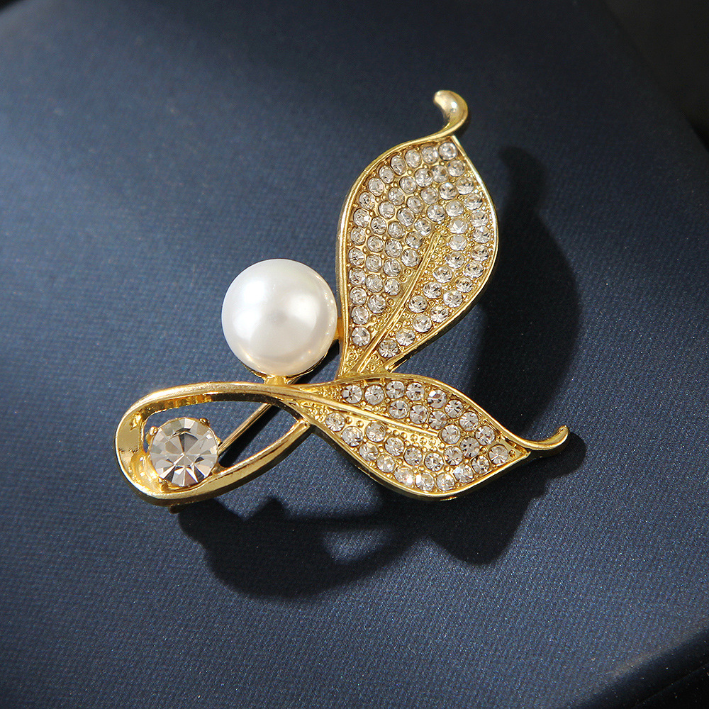 Broche en forme de feuille de perle pour femme, accessoire de vêtement en alliage de strass doré, épingle anti-exposition, épingle de collier_voghion.com