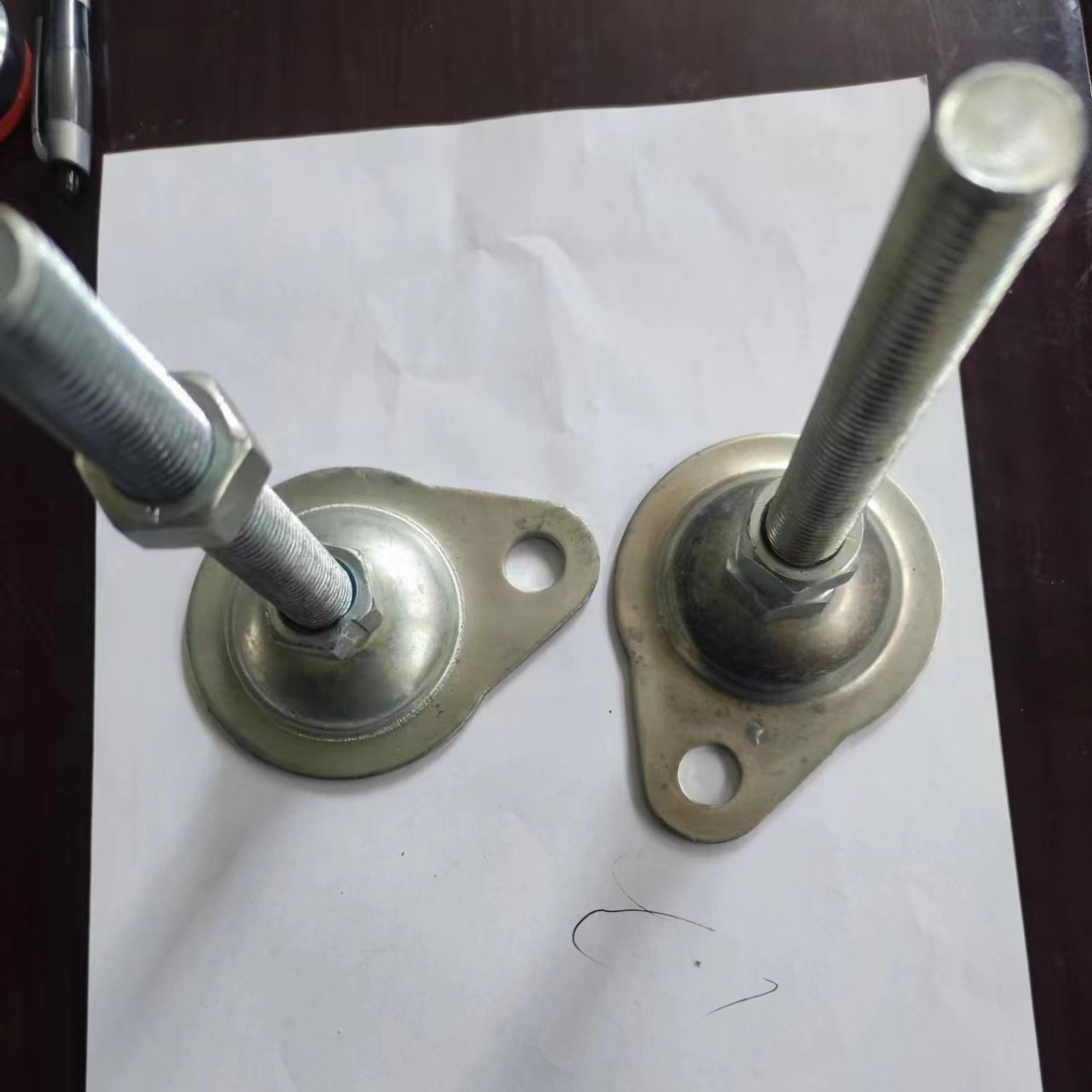 水滴脚杯带耳朵脚杯不锈钢调节脚固定脚杯重型脚杯固定地脚螺丝防