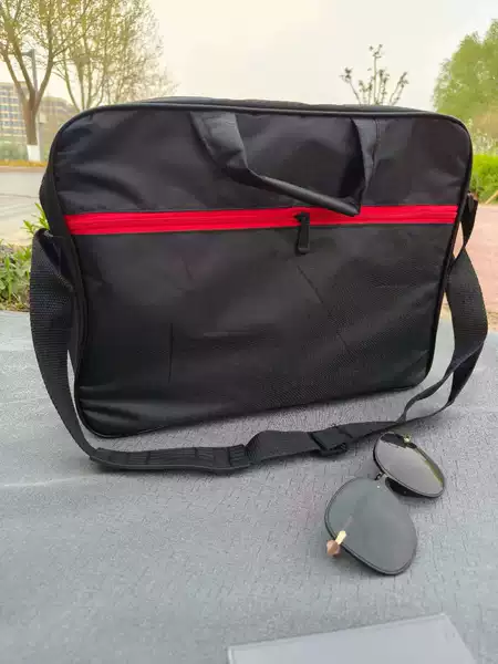 Laptop Bag That Can Be Worn Cross-Body, 2026 New Model, Large Capacity, Simple Briefcase, Business Trip Tablet Bag