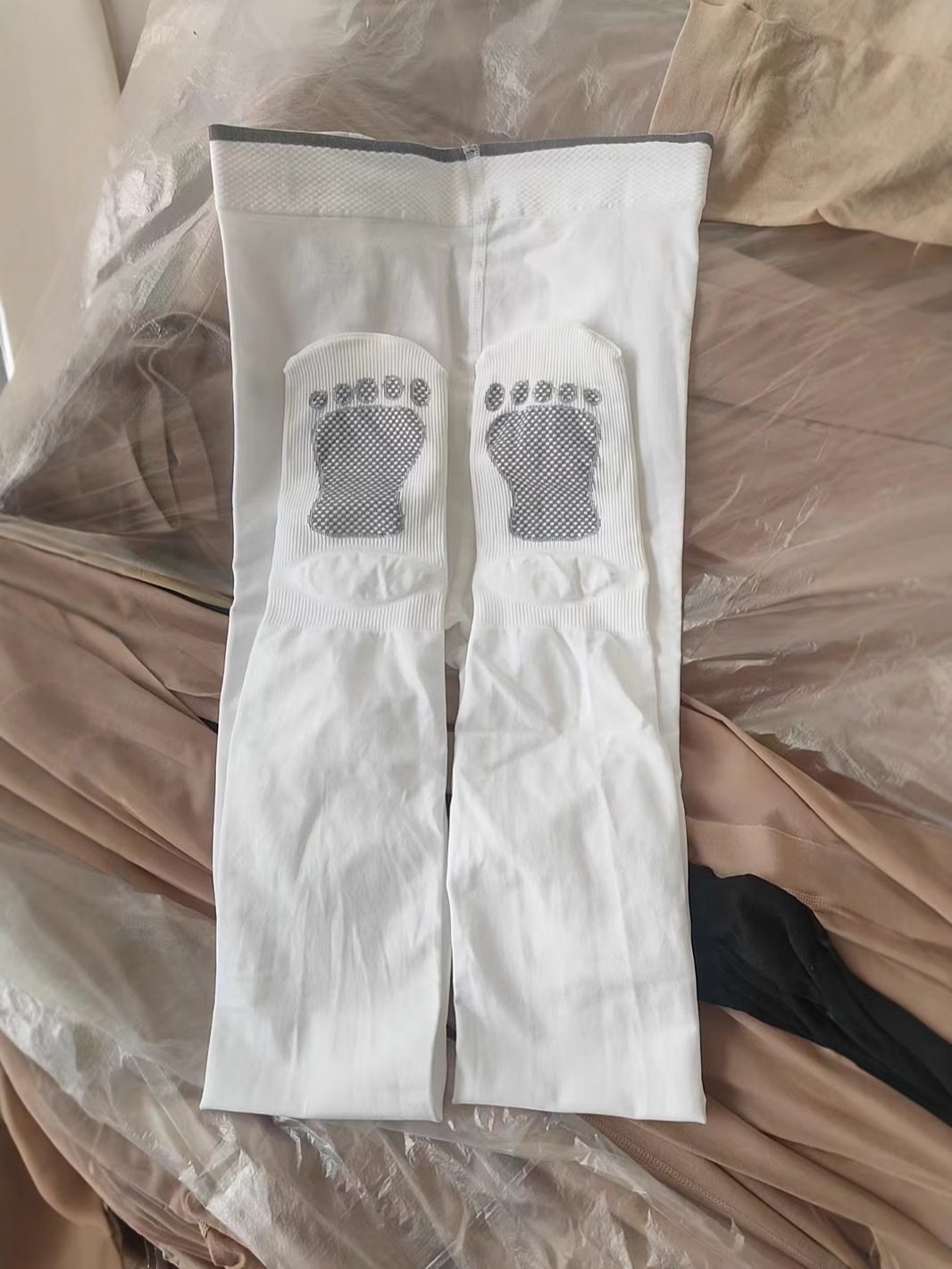 White non-slip leggings