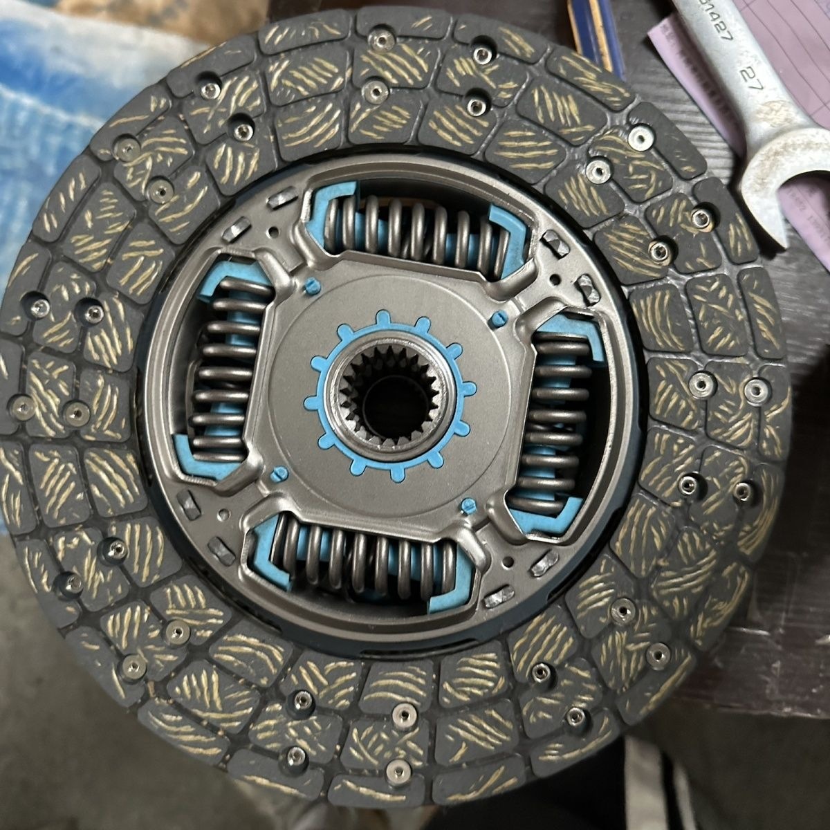 Wear-resistant, flame-retardant clutch plates for each vehicle model, three-piece set with pressure plate. Contact customer service before ordering 321