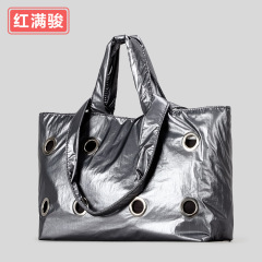 小众设计亮面尼龙布铆钉手提单肩包包个性水桶包大容量托特包女