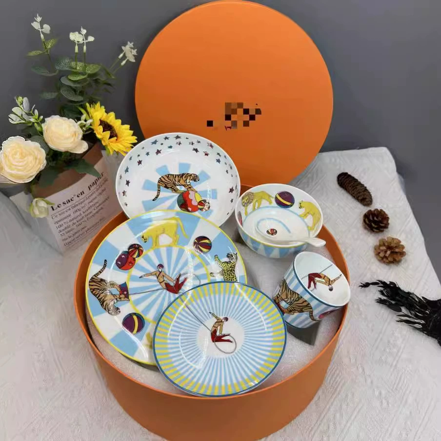 Ceramic Tableware Set, Retro Cartoon Light-Luxury Style, Assorted Plates & Cups (Gift)