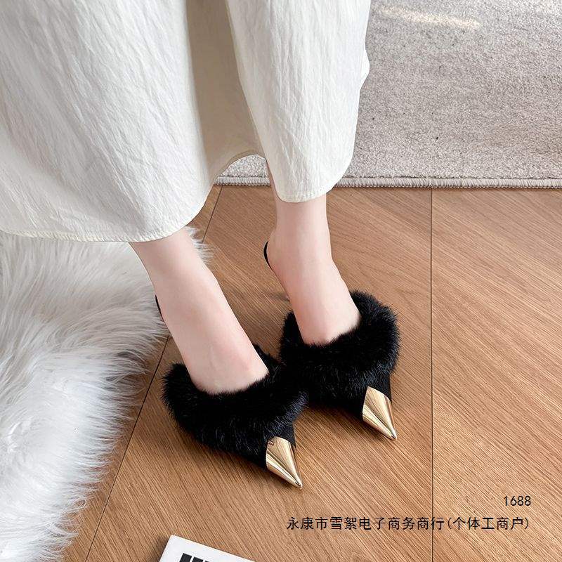 Plush pointed-toe high-heeled mules with thin heels, metal tips, non-slip, height-increasing women's sandals with furry decoration, fashionable for outdoor wear Plush pointed-toe high-heeled mules with thin heels, metal tips, non-slip, height-increasing women's sandals with furry decoration, fashionable for outdoor wear