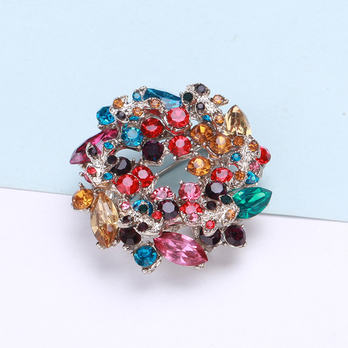 Elegant European and American Retro Crystal Wisteria Brooch for Women, Fashionable and Versatile, Ideal for Coats and Clothing Decor, Direct Manufacturer Sale