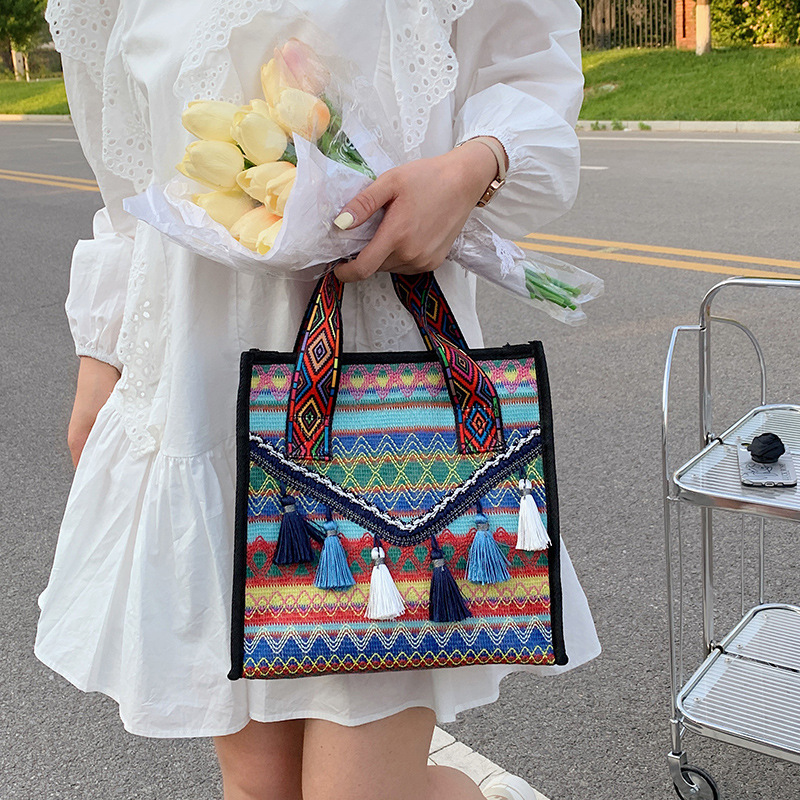 New hand-held fringed shopping bag 2022, fashionable ethnic style, Hong Kong style bucket bag, versatile woven bag for women undefined