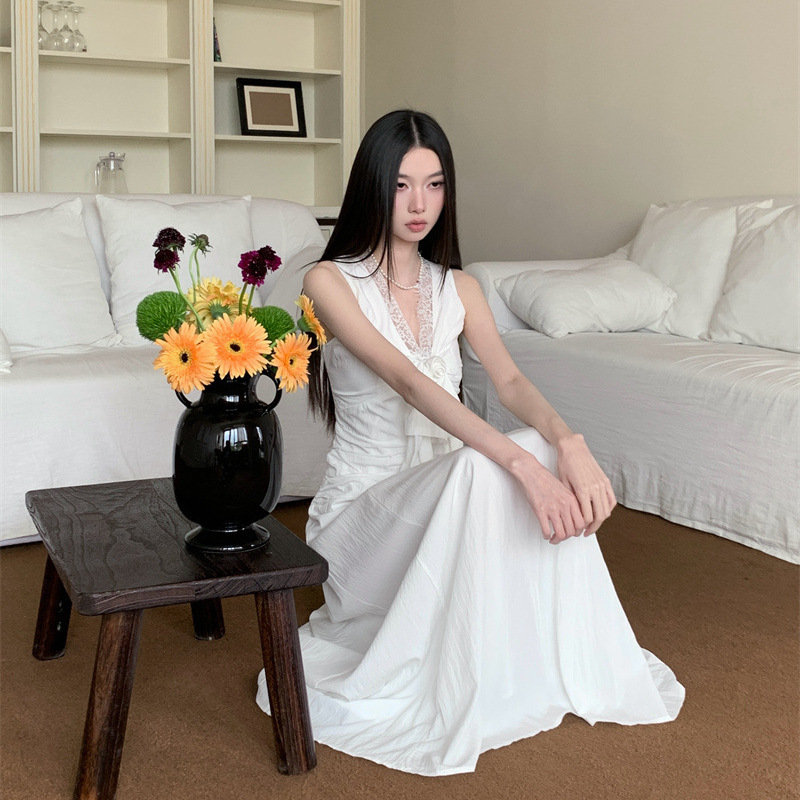 现货V领法式无袖连衣裙女夏白色修身字长裙设计感小众裙子|undefined