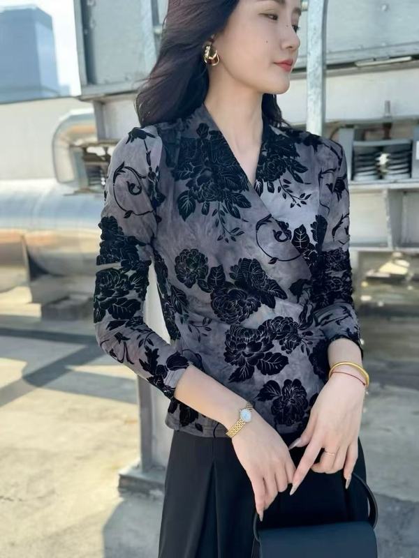 欧洲站2025秋季欧货新款植绒V领打底衫女复古气质显瘦设计感长袖|undefined