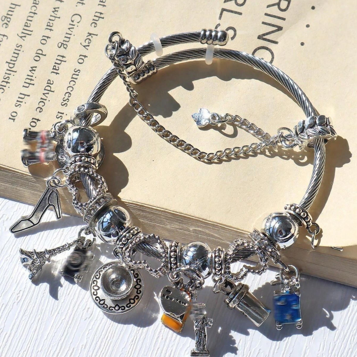 Pulsera Pan-DIY pulsera de estilo explosivo transfronterizo Telescopio Coche Avión Torre de hierro Cámara de café Joyas de amor