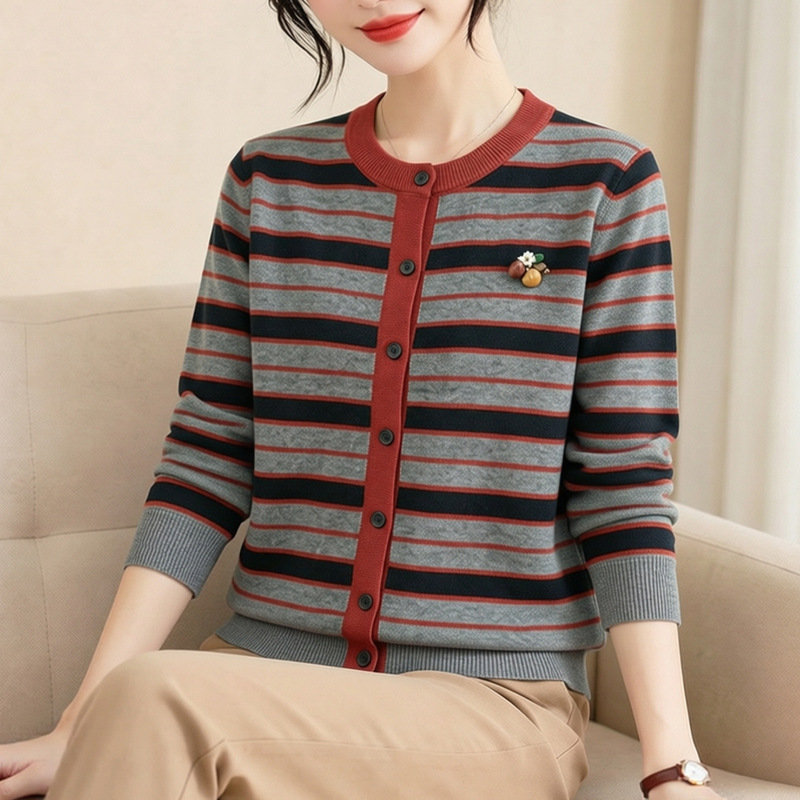 Elegant striped knit cardigan for middle-aged and elderly women, a comfortable and versatile spring/autumn style, plus-size, long-sleeved, and flattering