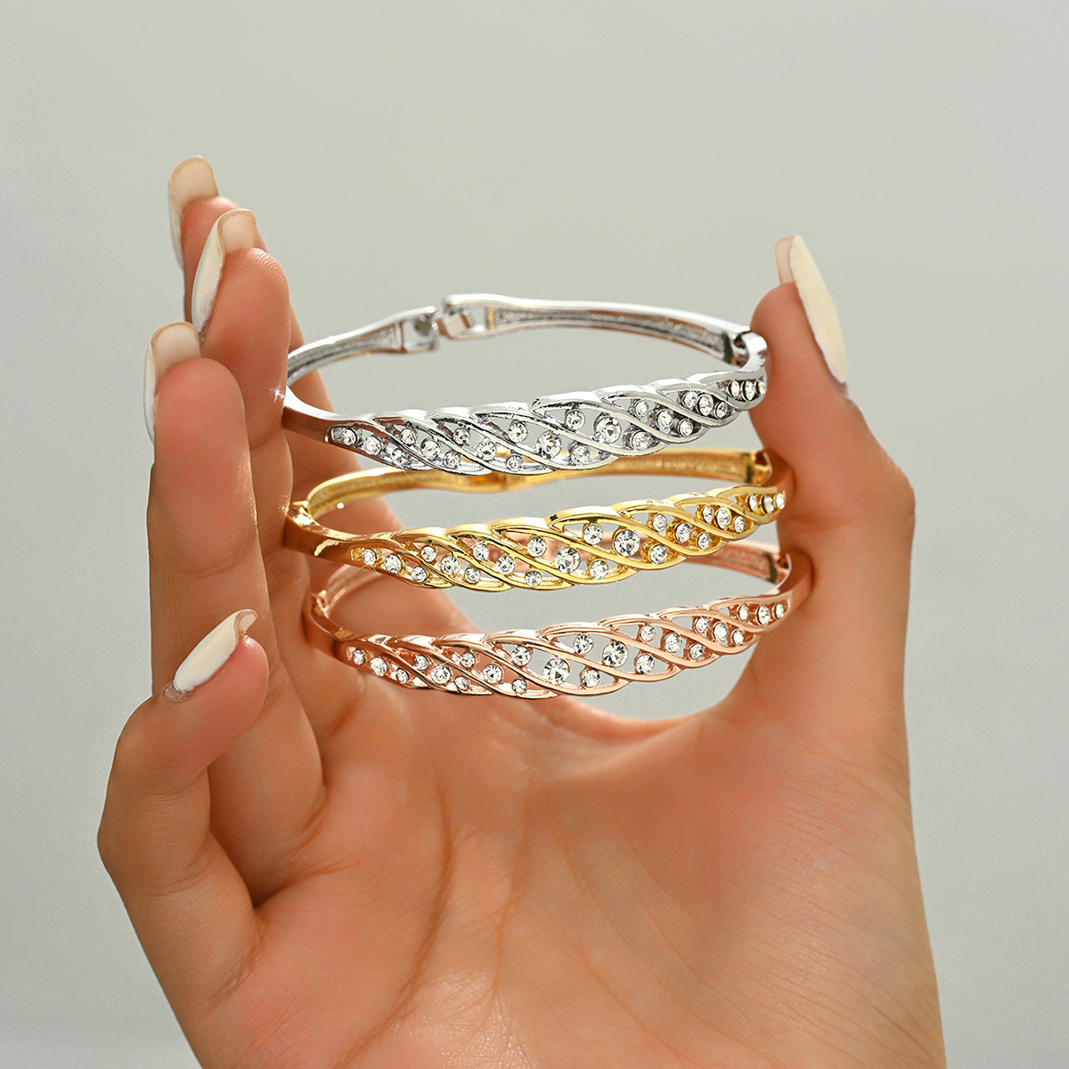 Europa y los Estados Unidos simple fragancia estilo diamante pulsera micro-diamantes versátil mujer ligera lujo en línea joyas de pulsera al por mayor