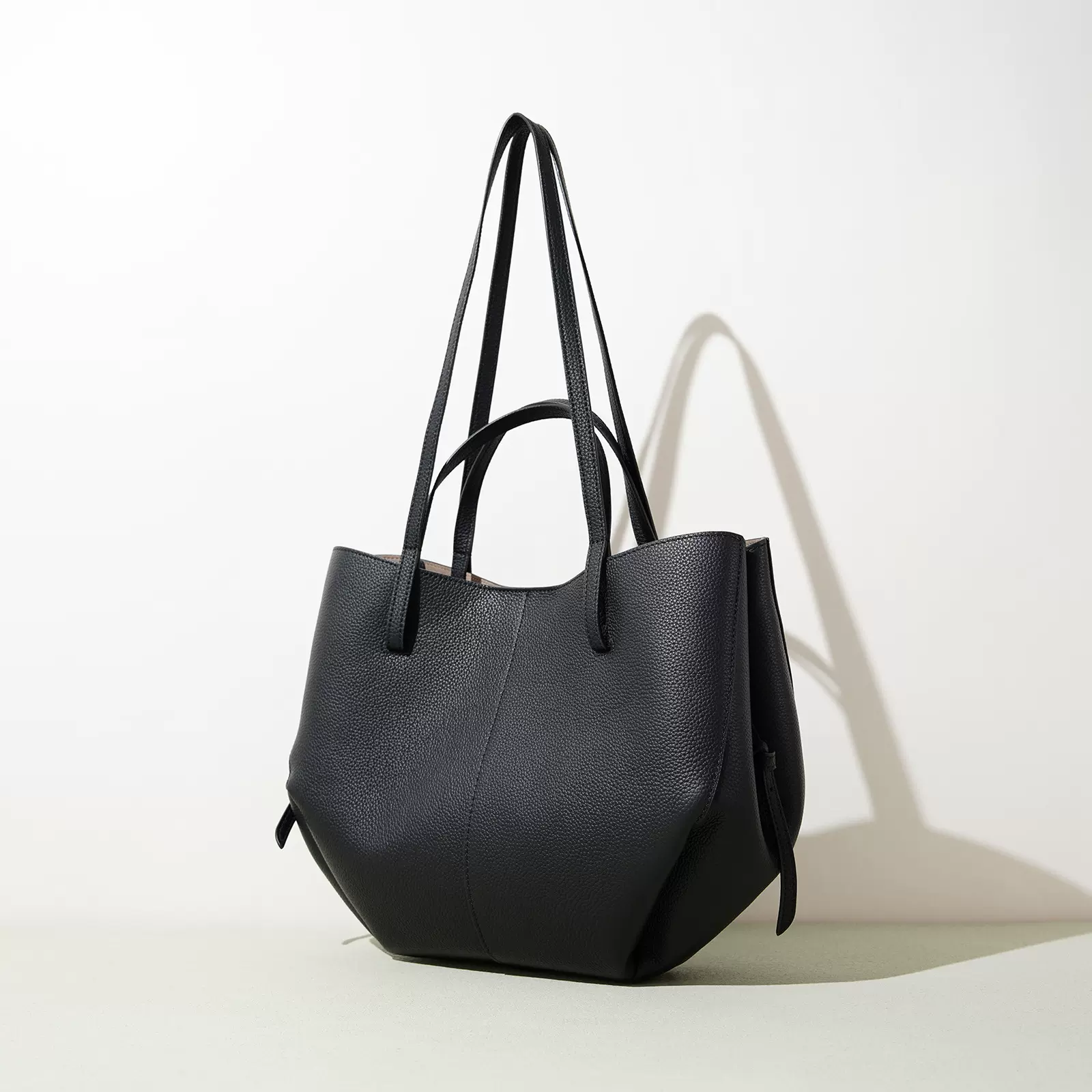 2025年小众设计单肩包牛皮翅膀托特包大容量手提包韩国小众女士包