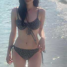 新款韩国厂家明星同款泳装碎花小胸聚拢绑带性感比基尼泳衣女温泉