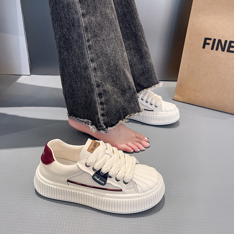 Pese a la mierda concha cabeza de zapatos deportivos casuales primavera y verano 2025 nuevos zapatos de mujer galletas de suela gruesa zapatos blancos pequeños zapatos de mujer