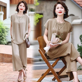 女式毛呢外套;女式衬衫;时尚休闲套装