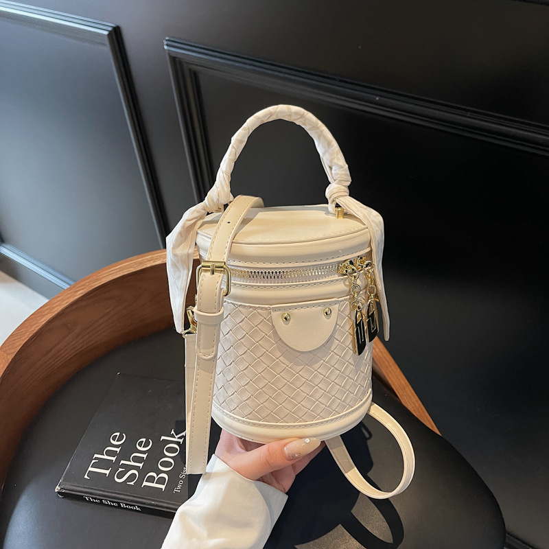 Bolso de cubo de mano para mujer 2025 nuevo bolso de hombro de todo fósforo de nicho tejido popular transfronterizo bolso de mensajero simple de moda