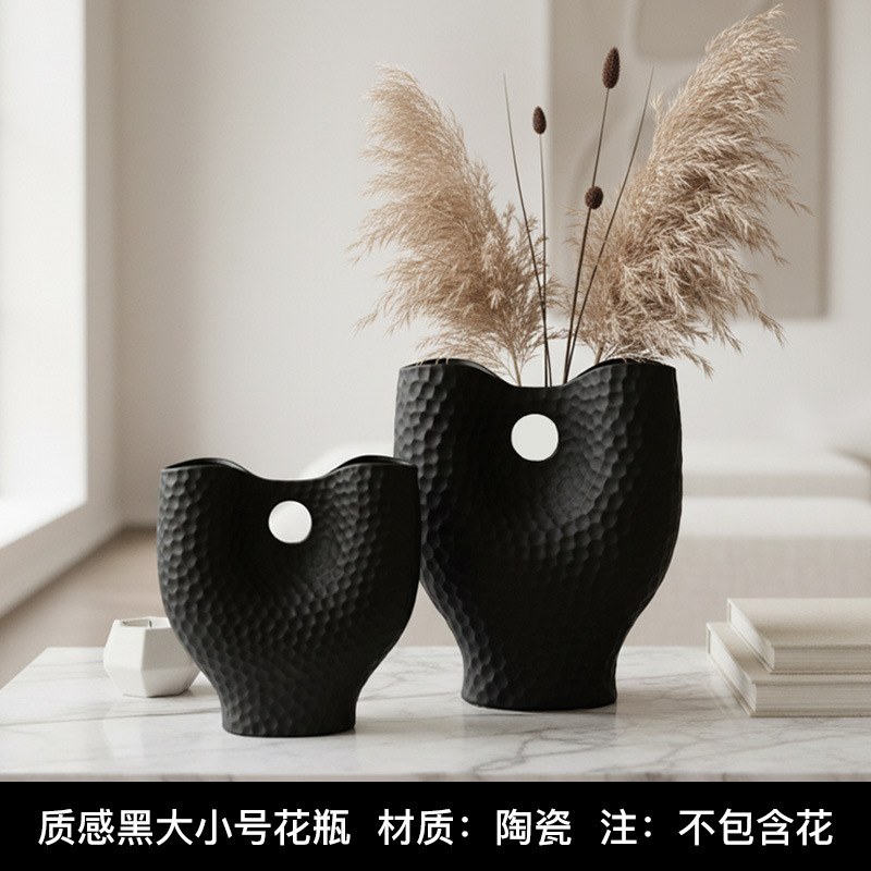 リビングルームの置物は軽くて豪華で高級な雰囲気のお酒棚の装飾品です。