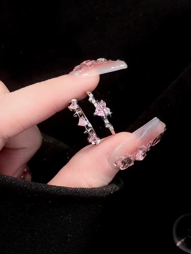 Sommerlicher, mädchenhafter, rosafarbener, herzförmiger Diamantring für Damen, eleganter, schlichter und individueller Modering_voghion.com