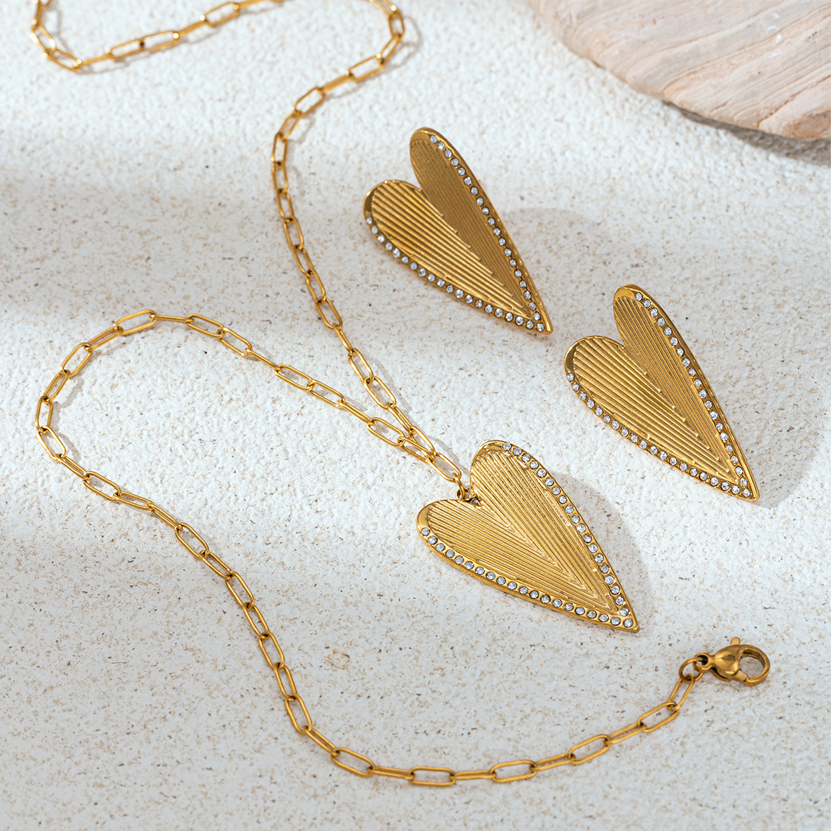 Tina Europa y América acero inoxidable transfronterizo lujo ligero de alto nivel sentido de nicho diseño amor diamante collar de acero titanio mujer
