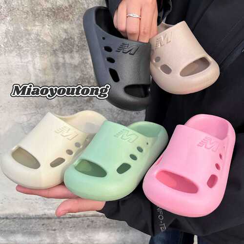 Children's EVA Slip-On Sandals/Closed-Toe Slides for Boys and Girls, Outdoor Wearing, Non-Slip Beach Shoes, Breathable, Lightweight, with Holes