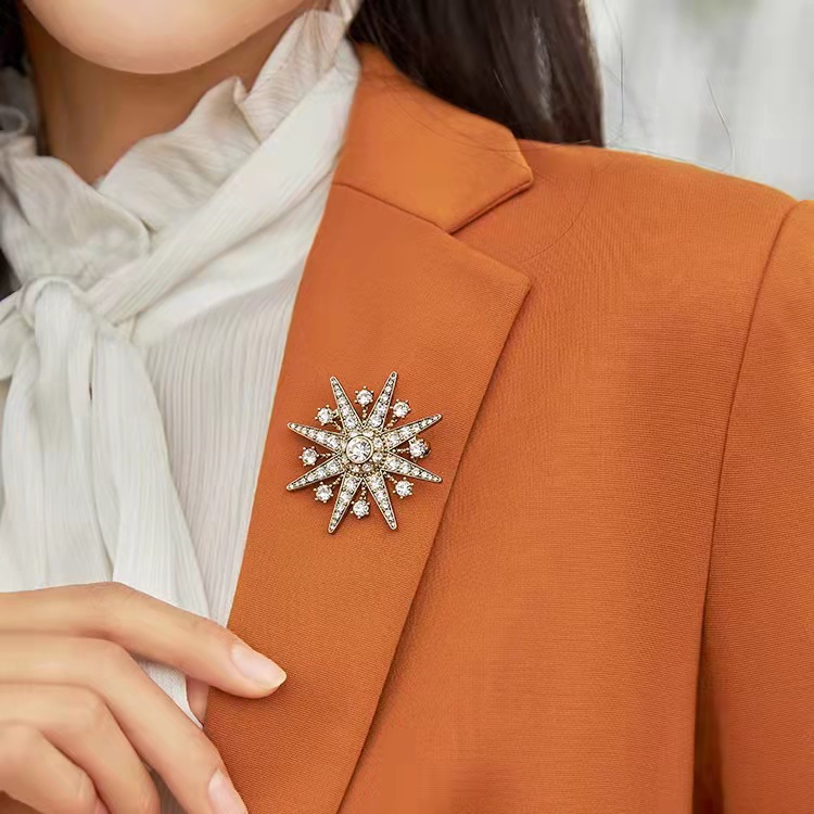 Luxuriöse, hochwertige Brosche mit achtzackigem Stern, trendige, geometrische Anti-Expositions-Kleidungsaccessoires, Amas-Anstecknadel_voghion.com