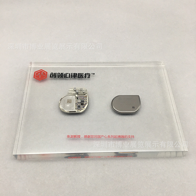 厂家生产水晶胶内嵌金属件镇纸亚克力内埋工艺摆件水晶胶镇纸批发