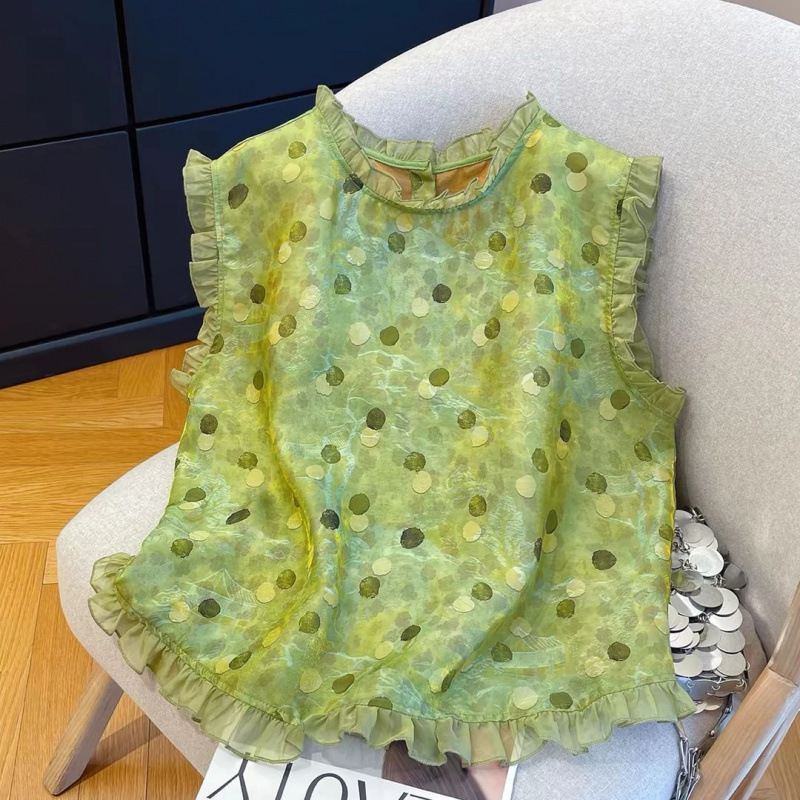 High-quality ruffled green polka dot sleeveless shirt, 2026 summer new style, loose fit, slimming, stylish and versatile top High-quality ruffled green polka dot sleeveless shirt, 2026 summer new style, loose fit, slimming, stylish and versatile top