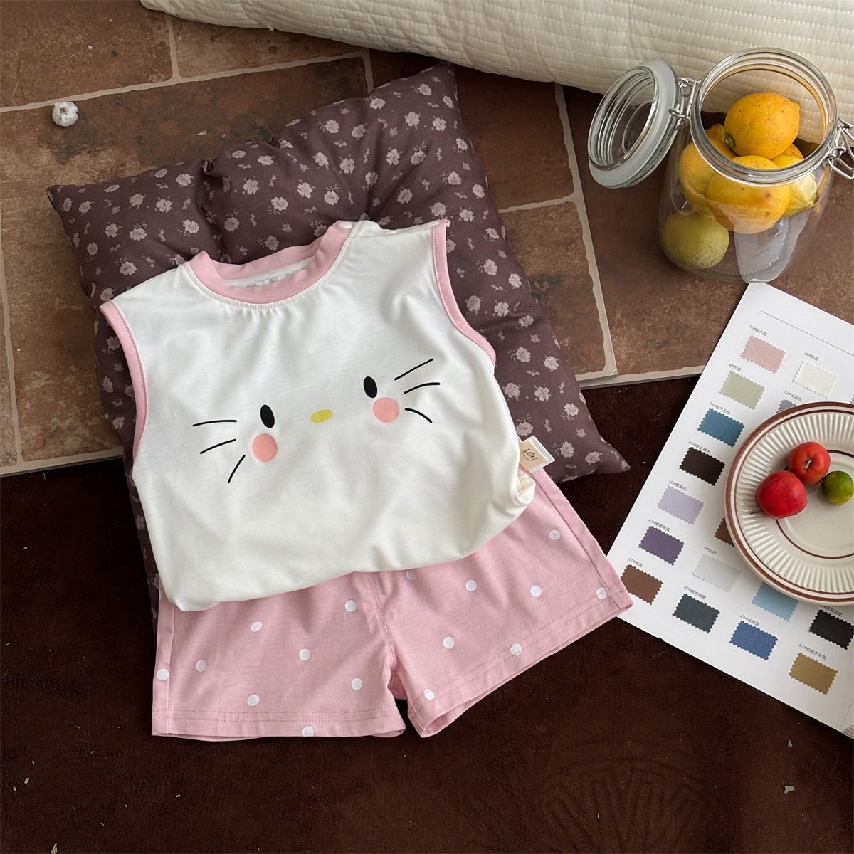 Hello Kitty ropa para niños nuevo traje para niñas estilo occidental verano ligero Clase A 1-3 años media manga traje de tres piezas