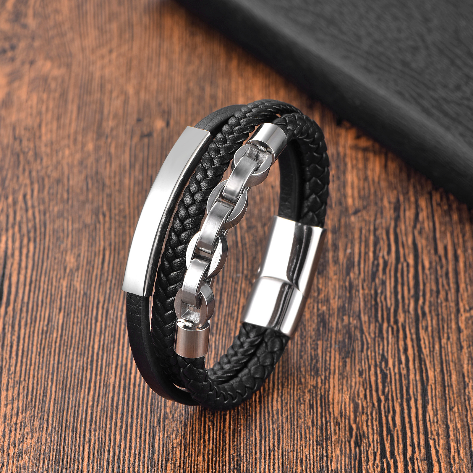 Men's Braided Leather Bracelet Waterproof Hypoallergenic Style_voghion.com
