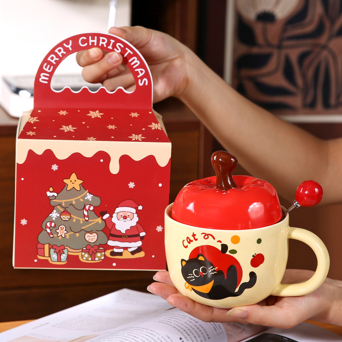 Taza de cerámica de dibujos animados de fruta de seguridad navideña nueva transfronteriza linda taza de agua de Navidad regalo taza de Navidad