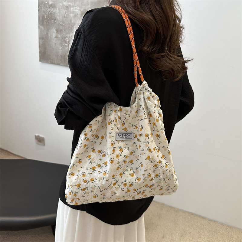 Bolsas de gran capacidad en un solo hombro para mujeres bolsas de tela de flor de verano rosa casual impresión de lona de viento bolsas de tramo oblicuas