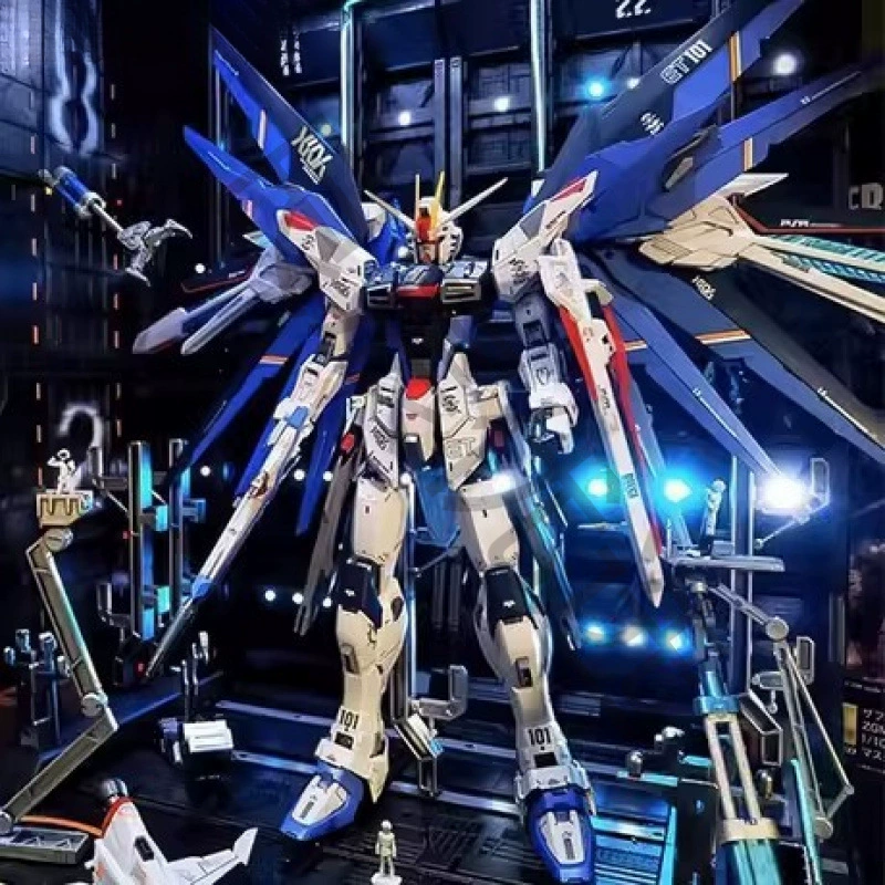 Сборная модель (Gundam) 1/100 — мультивариант Unicorn/Freedom, подвижный мех с оружием и подставкой