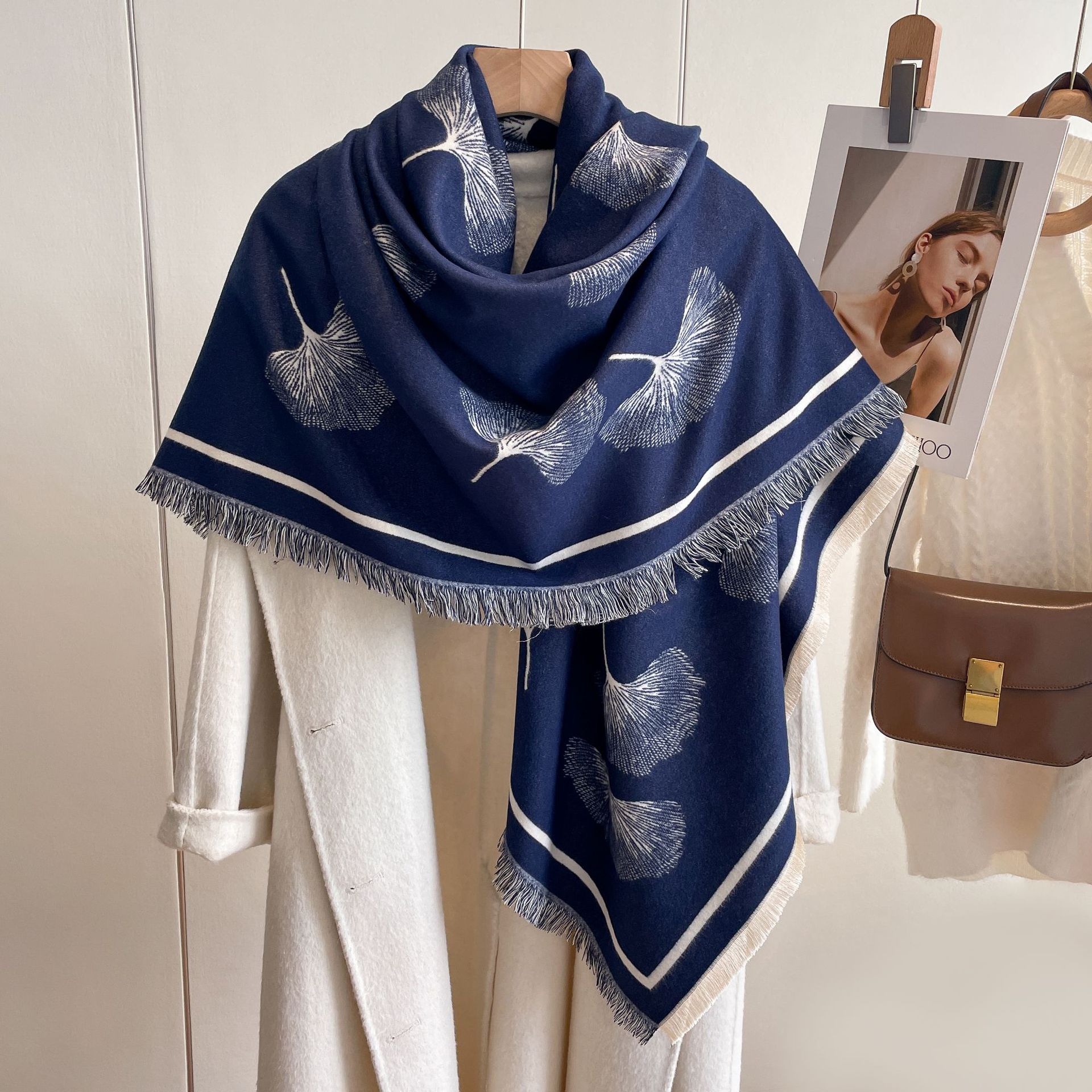 2023 nueva hoja de ginkgo jacquard bufanda cuadrada de gran tamaño artístico retro bufanda de Cachemira para mujer chal cálido exterior