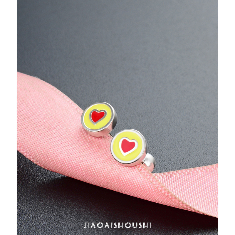 S925 plata redondo amor tornillo pernos de orejas para mujeres coreanas simple pequeño aretes frescos personalidad nicho de diseño sensación de orejas
