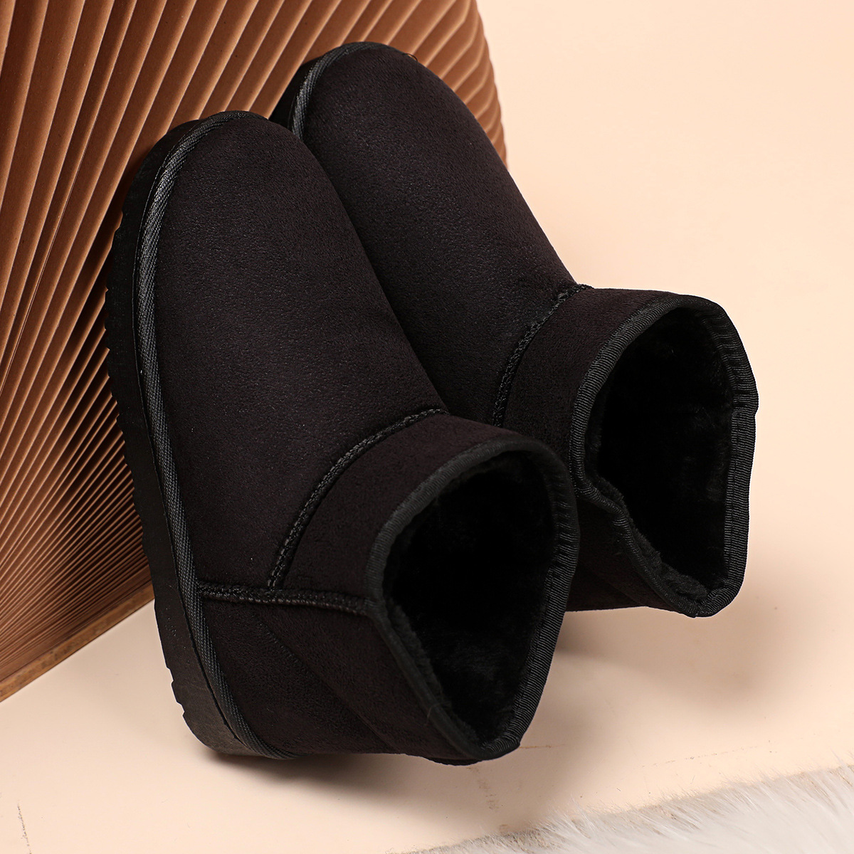 Botas de nieve de invierno para estudiantes coreanas calentadoras con lana gruesa calentadoras de algodón plano de gamuz botas de nieve de tubo corto