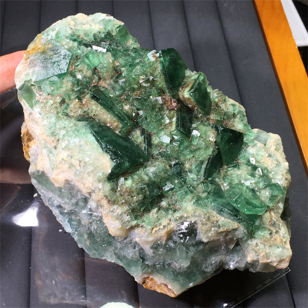 Madagascar Natural Sunlight Green Fluorite Raw Stone Specimen Color Change Green Mineral Crystal 5 sup