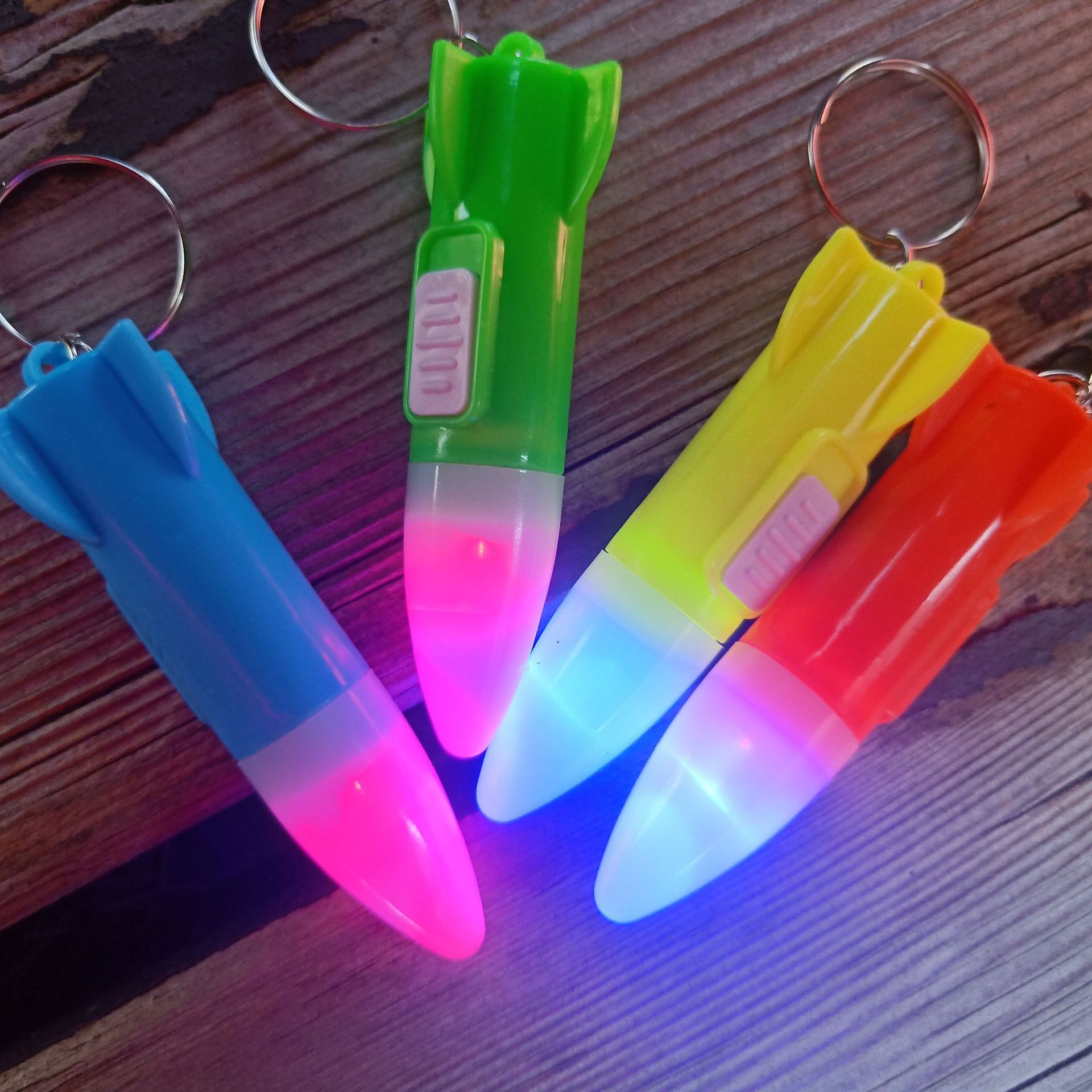 Llavero de Avión con Luz LED Transfronterizo, Colgante Luminoso Creativo, Regalos Promocionales de Yiwu por Menos de un Dólar