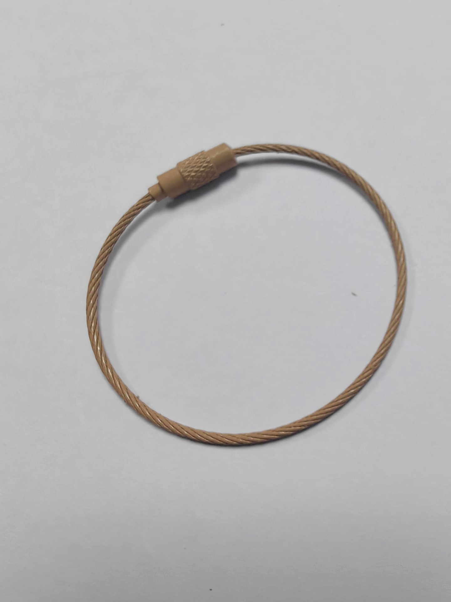 Fabricante Wholesale   Anillo de alambre de acero inoxidable de varios colores   Cordón Keychain    1.5 * 15 cm