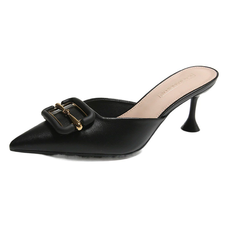 Лето 2025 новая наружная сандалия женские туфли с лакированной кожей и тапочками на каблуках