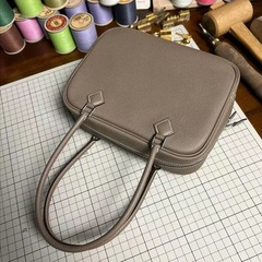 2025 新しい中古ヴィンテージバッグシンプルなレトロポータブル枕バッグ女性の多用途レザーフェザーバッグ