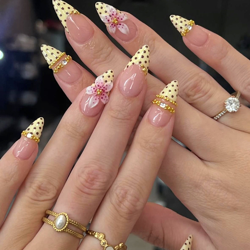 Cross-Border New Spring and Summer Fresh Style Yellow Polka Dot French 3D Flower Gold Steel Bead Chain Detachable Fake Nails Cross-Border New Spring and Summer Fresh Style Yellow Polka Dot French 3D Flower Gold Steel Bead Chain Detachable Fake Nails