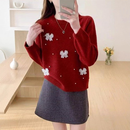 Korean-style spring and autumn new collection: a versatile, gentle, and sweet-looking knitted sweater with a round neckline, featuring intricate beadwork, lace, and a bow Korean-style spring and autumn new collection: a versatile, gentle, and sweet-looking knitted sweater with a round neckline, featuring intricate beadwork, lace, and a bow