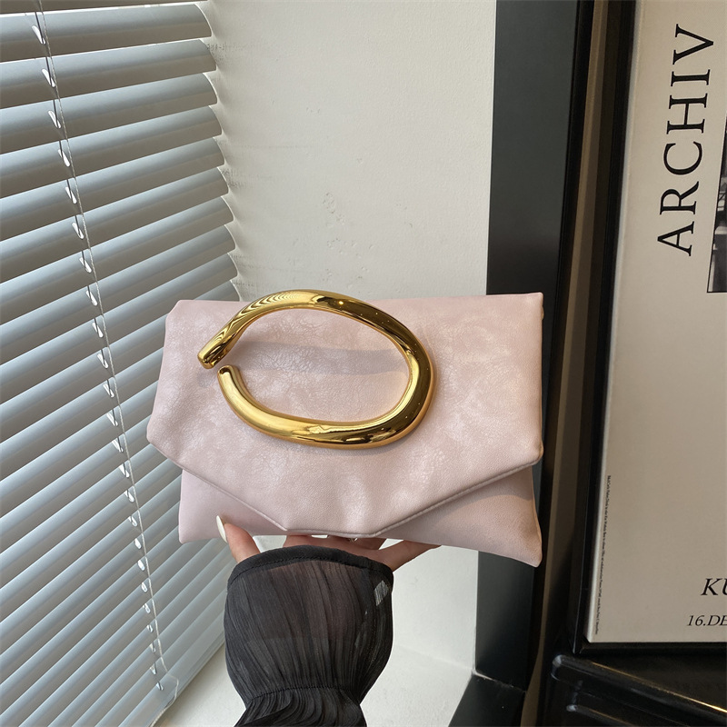 Fashionable and trendy high-quality versatile evening clutch for women, popular new niche design with a unique personality