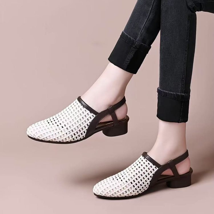 Sandalias de mujer 2026 popularidad en línea de verano con sandalias de tacones gruesos, zapatos de agujero de agujero de aire vacío