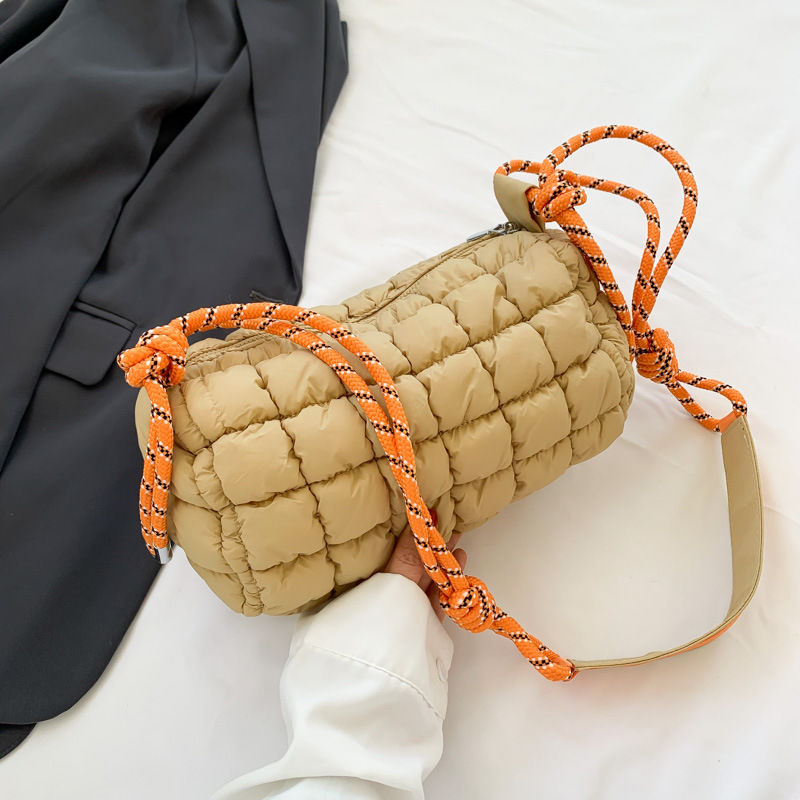 Hilo bordado rómbico bolsa de nube bolsa de abrigo de algodón personalidad de las mujeres bolso de hombro plisado estilo coreano bolsa de burbuja bolsa de mensajero bolso de mujer de cercanías