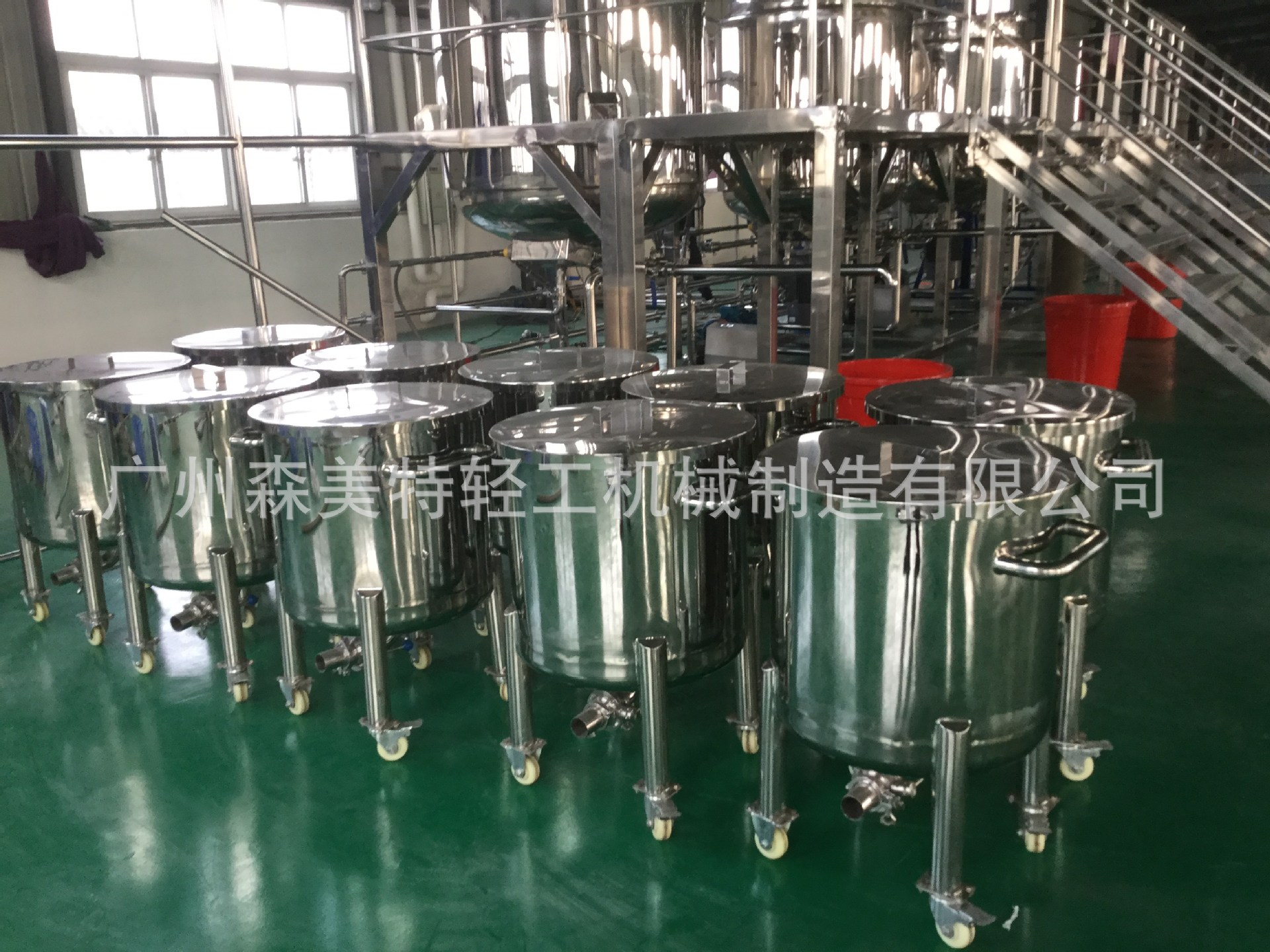 100L化工可移动式敞口储罐 食品饮料储罐 沐浴露洗发水移动储罐