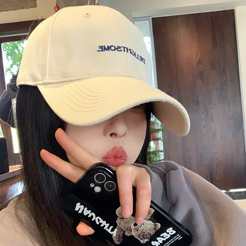 Sombrero de béisbol coreano de letras para mujeres primavera de 2025 nuevo estilo simple cara grande brida ancha cara pequeña sombrero de boca de pato duro