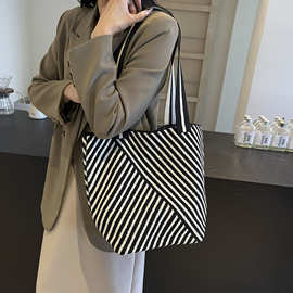 2025针织单肩包托特新款包女大容量手提通勤购物袋水桶百搭批发