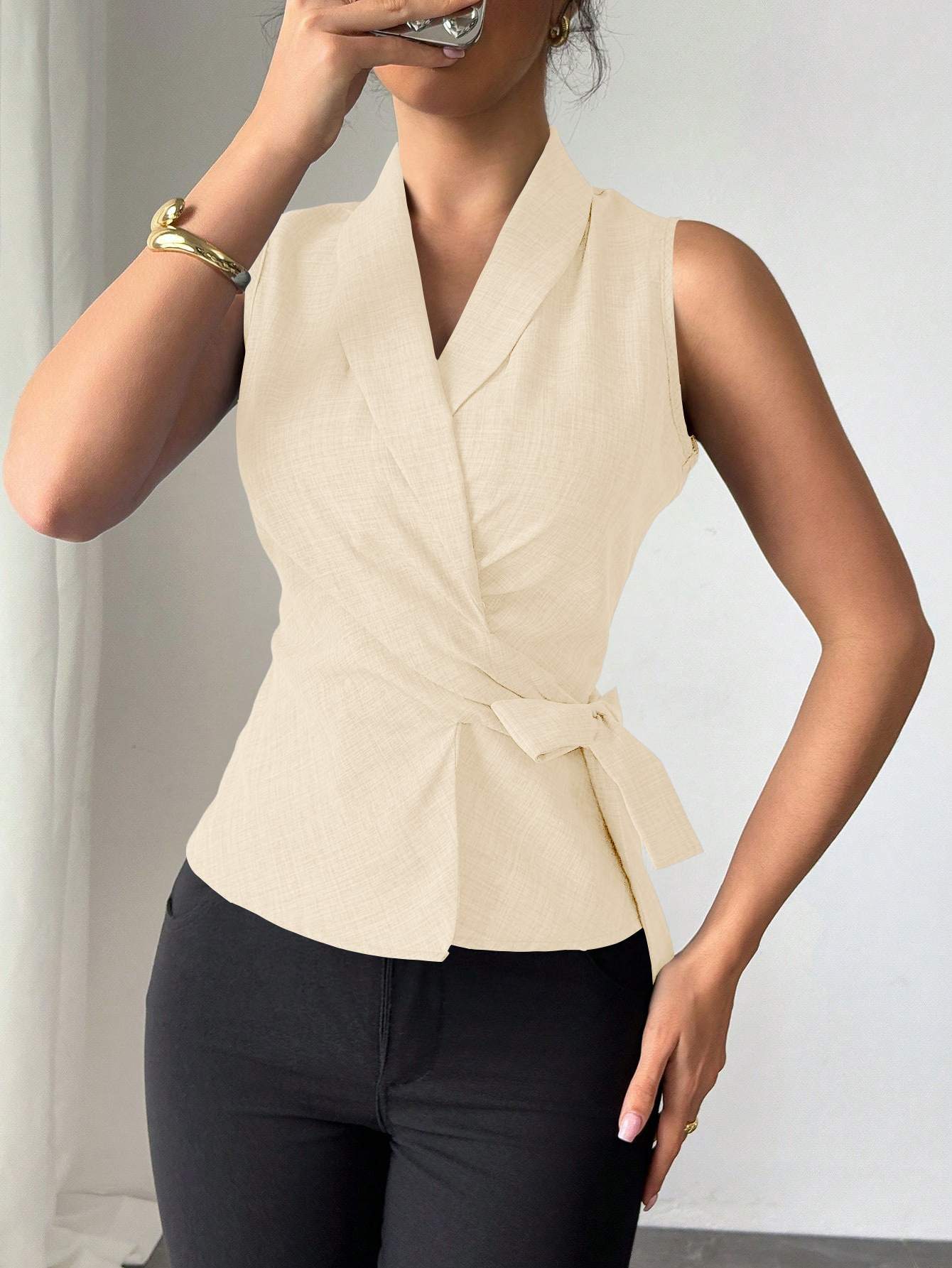 Chaleco de mujer estilo europeo y americano de Ruiqiu para comercio exterior transfronterizo de Amazon, verano 2025, elegante top sin mangas de color sólido con lazo.
